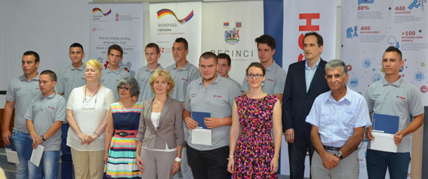 Из клупе право у фабрику